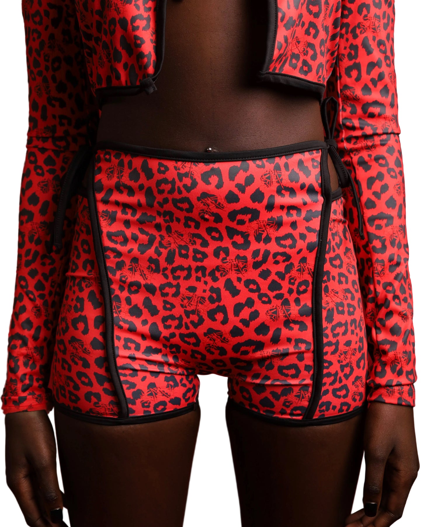 LEAPÓRD BIKI
-SHORTS